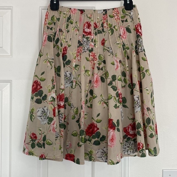 CAbi Dresses & Skirts - Cabi cotton skirt with rose design.